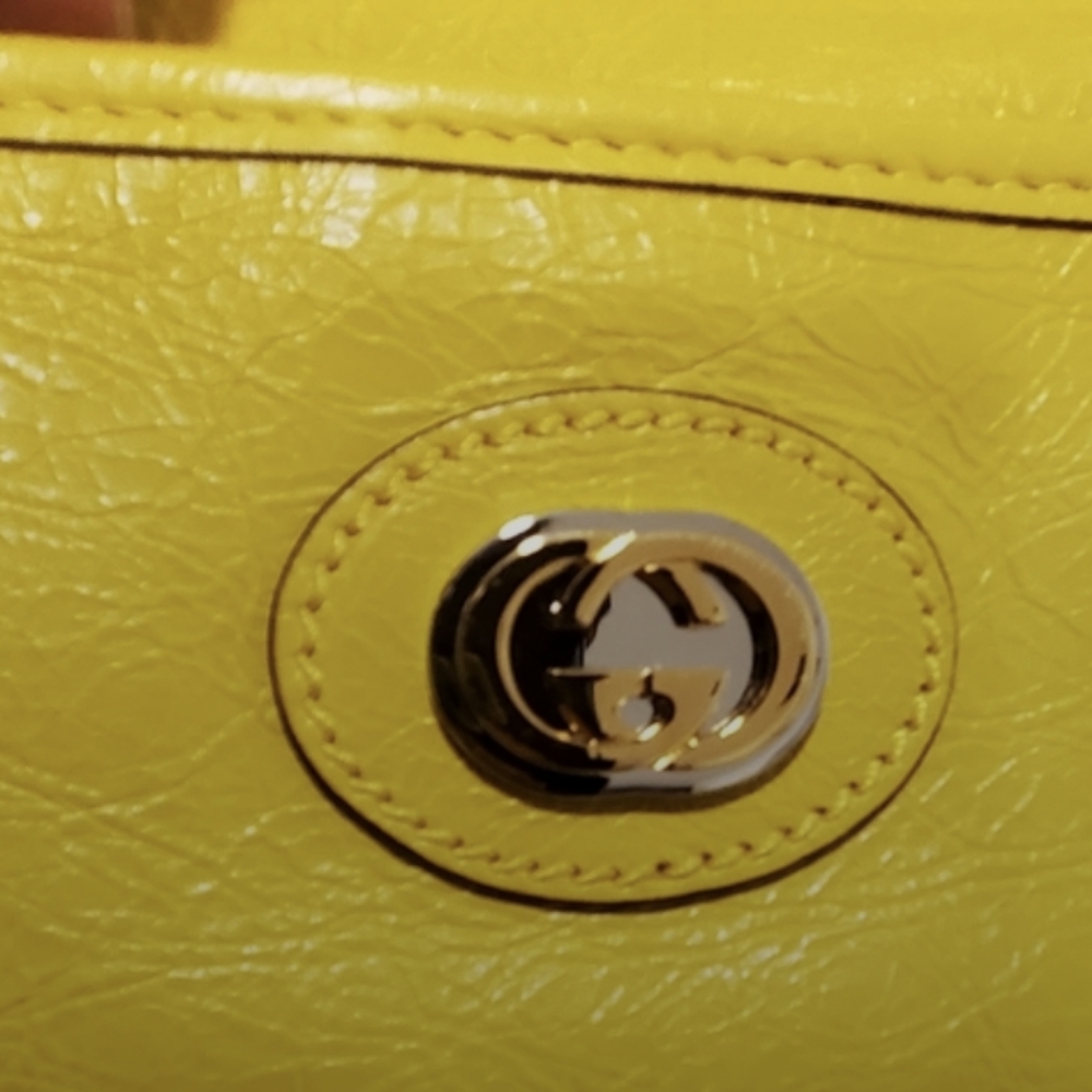 GUCCI Hard To Find Style Hand, Hand Or Crossbody Styling UNISEX morpheus